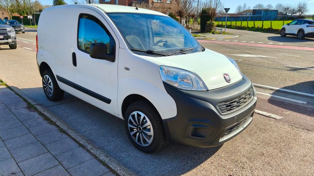 Fiat Fiorino 1.4 I Essence+GNC
Date du 29 mai 2019, Autos, Euro 6, Entreprise, 2 places, Boîte manuelle