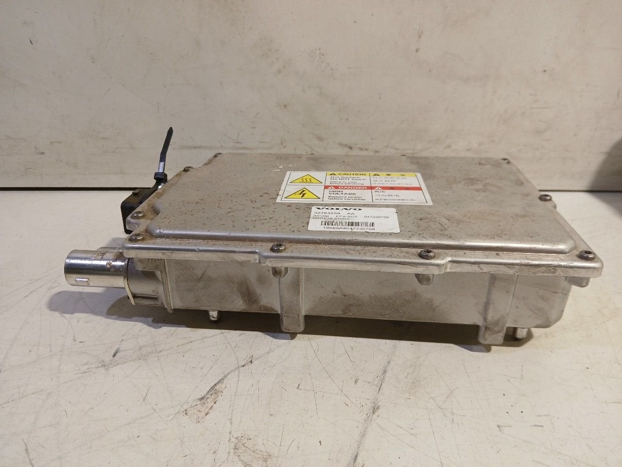 Acculader Volvo XC60, Onderdelen@venauto.nl, Van der Ven Autorecycling B.V., Gebruikt, Ettenseweg 76, 4706 PB Roosendaal, The Netherlands