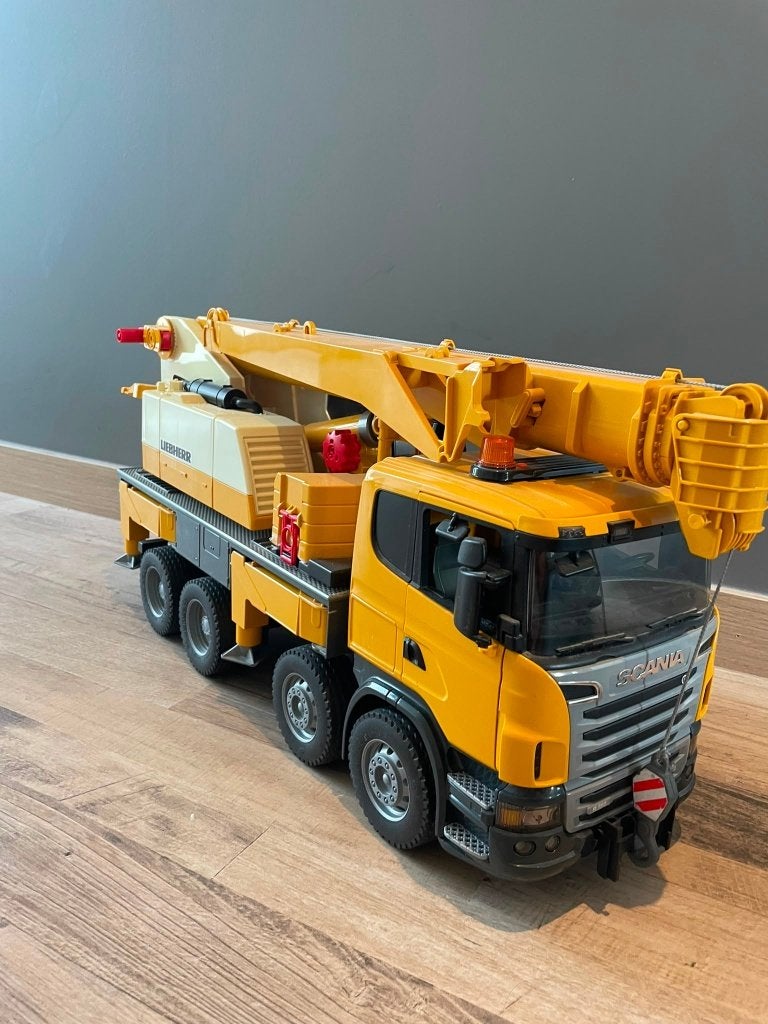 Brüder vrachtwagen Scania met kraan, Ophalen, Gebruikt