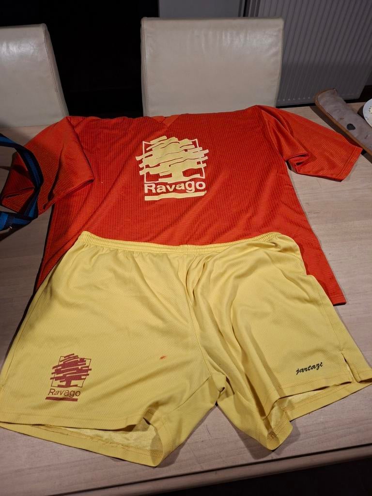 Oude voetbal kleding, Antiek en Kunst, Ophalen