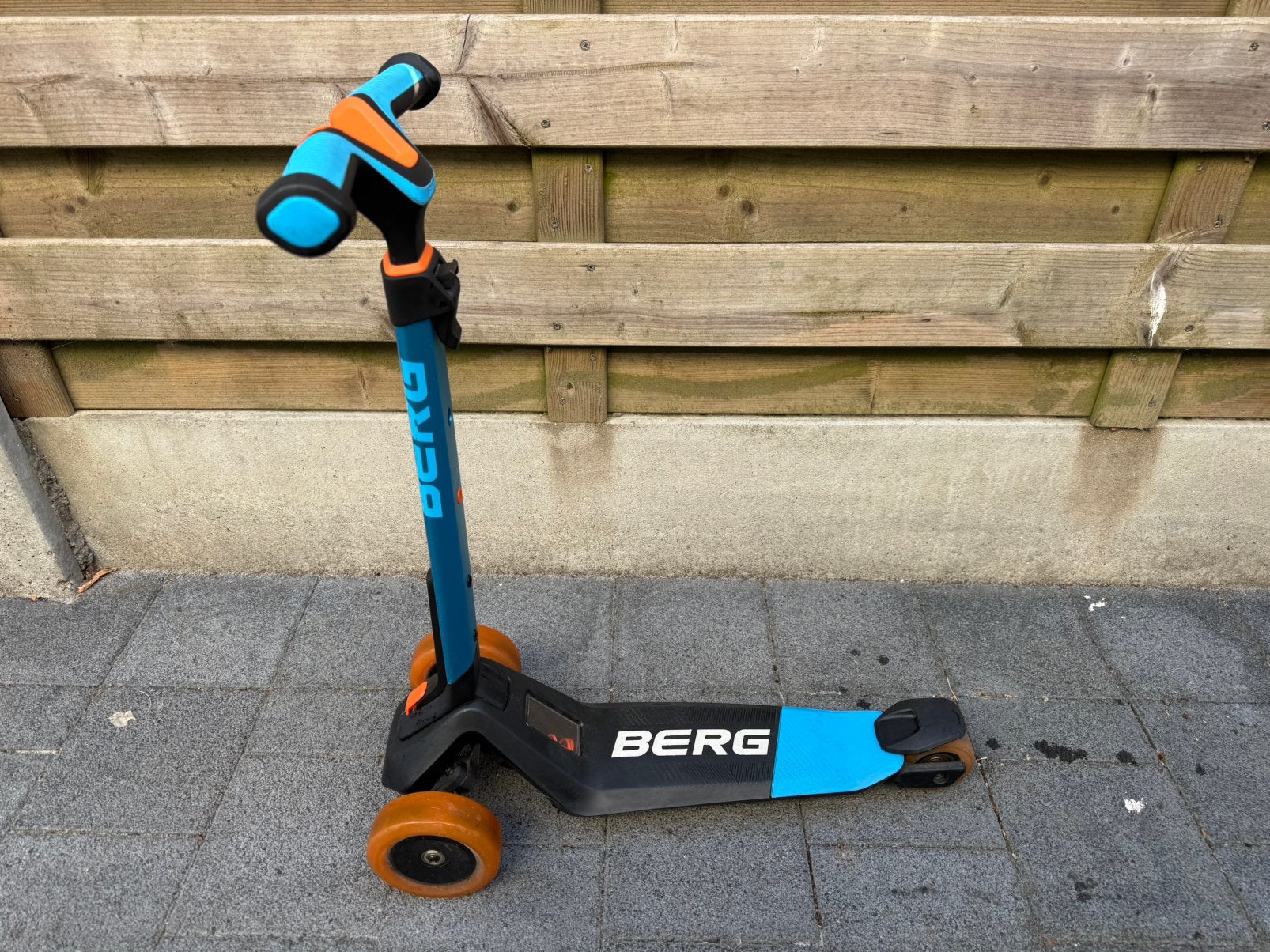 Step Berg Nexo blauw met verlichting + extra wielen, Fietsen en Brommers, Steps, Ophalen, Zo goed als nieuw