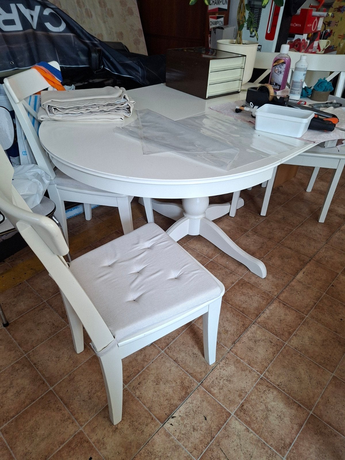 eettafel en stoelen, Ophalen