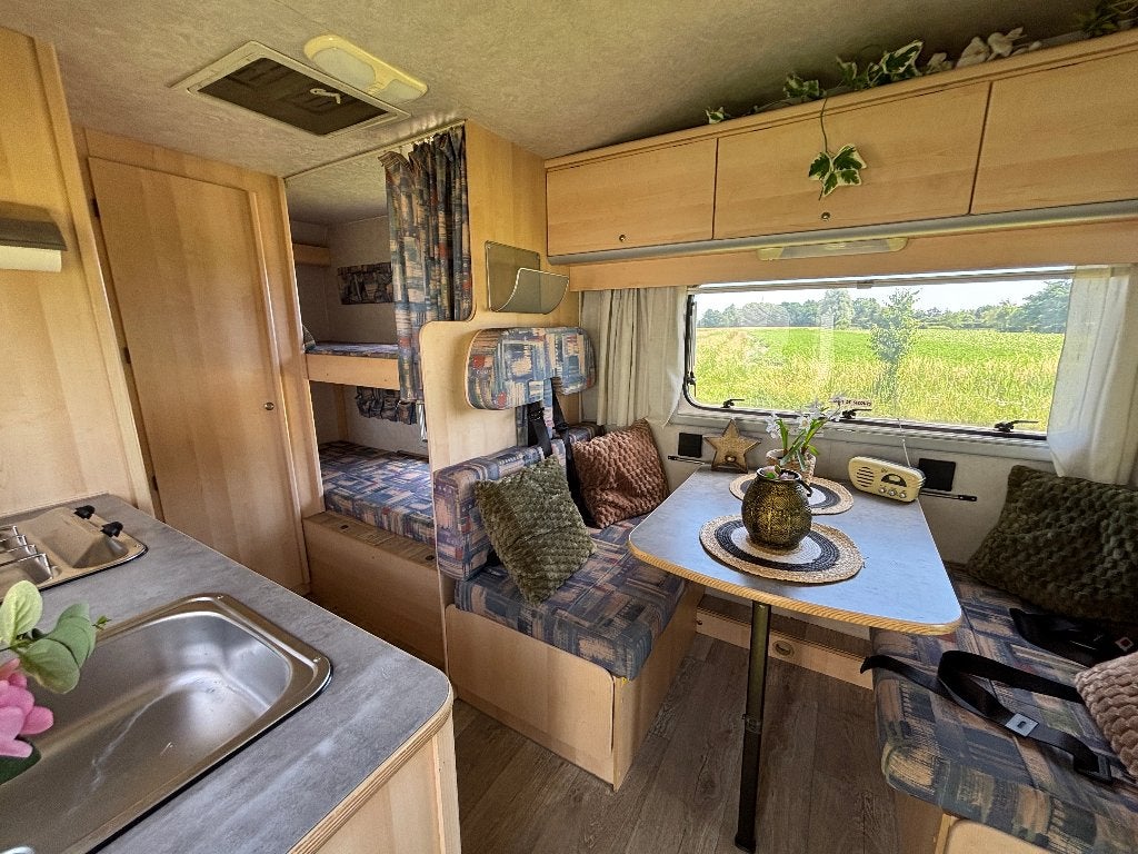 Belle Ford Transit Rimor 2.4DTCI avec seulement 92 000 km, Caravanes & Camping, Camping-cars, Extincteur, Boîte manuelle, 5 à 6 mètres