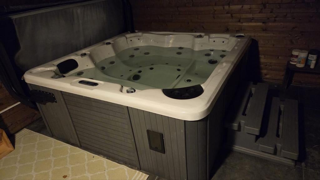 Jacuzzi gratis geleverd geplaatst en 1j garantie, Ophalen of Verzenden