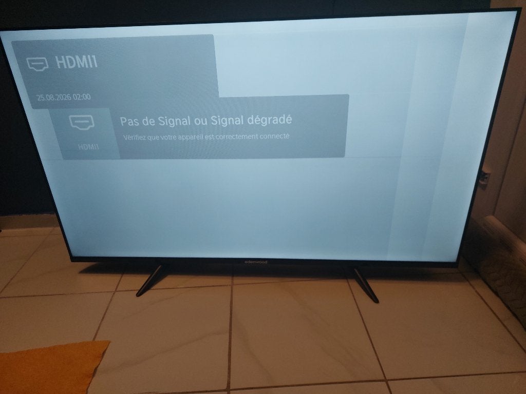 1 smart  tv en panne les écran ne sont pas casser ., Enlèvement, Utilisé