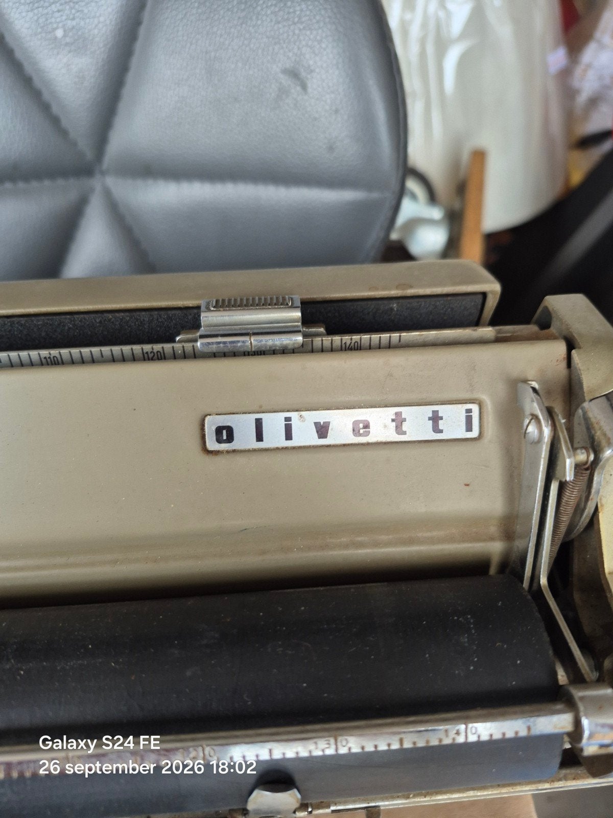 Machine à écrire Olivetti, Divers, Enlèvement ou Envoi