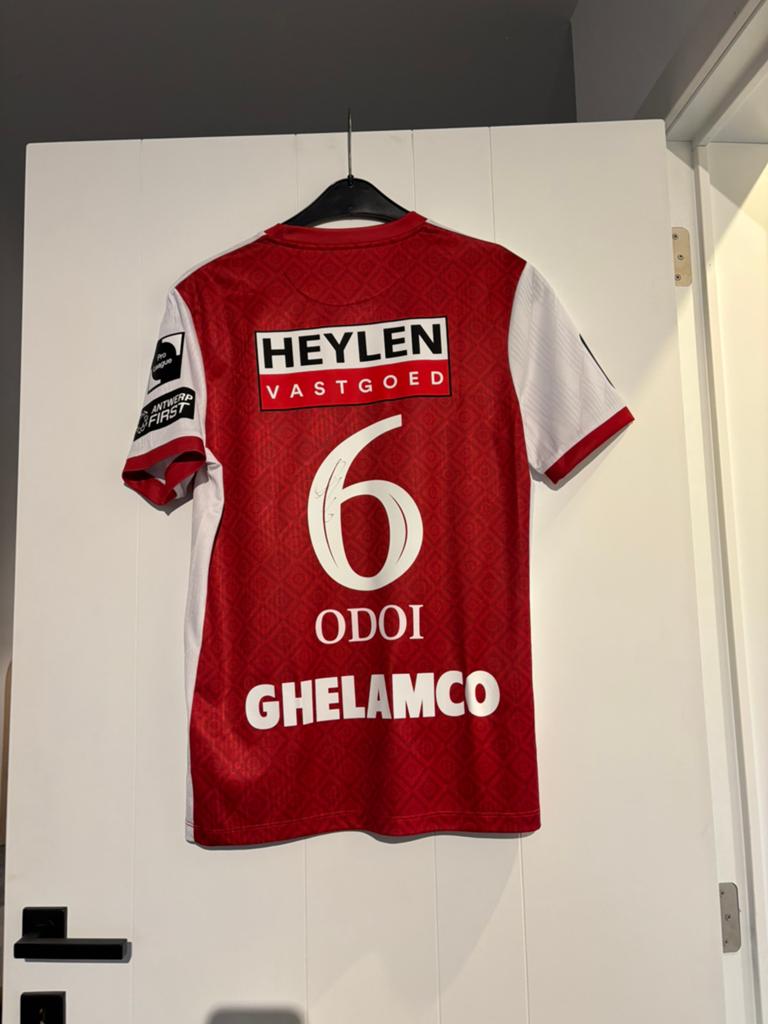 Gedragen + gesingeerd shirt en rechterschoen Dennis Odoi, Ophalen, Zo goed als nieuw, Shirt