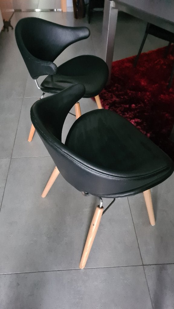 Sièges en cuir noir, Deux, Enlèvement, Utilisé, Modern Deense design