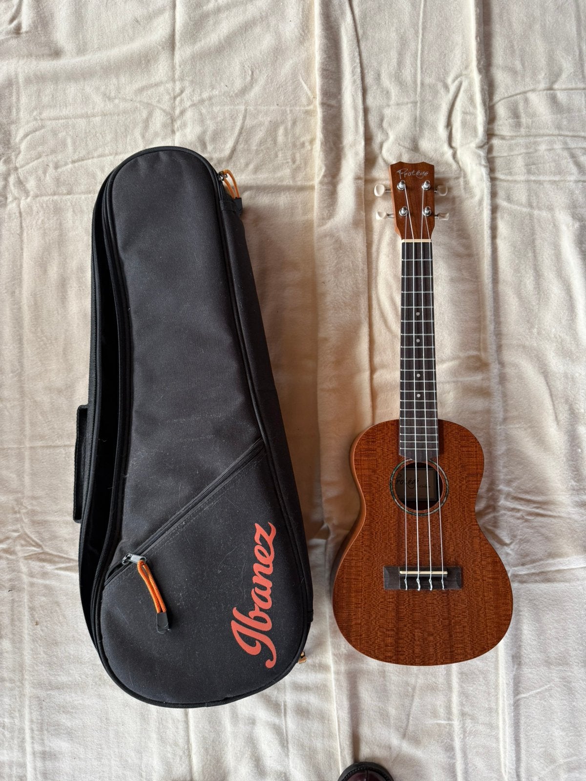 Protégé ukulele + Ibanez hoes – zo goed als nieuw, Musique & Instruments, Enlèvement, Comme neuf