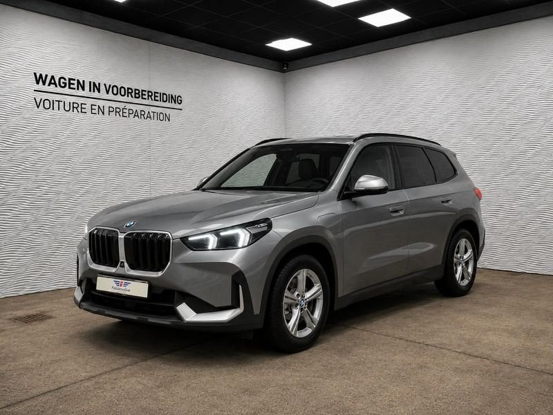 BMW X1 xDrive25e*PHEV*PANO*DRIVE ASSIST PLUS*, Auto's, BMW, Stof, Gebruikt, Plug-in hybride, 5 zetels