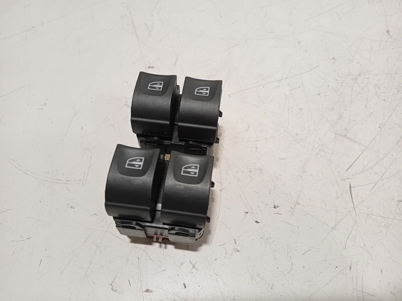 Bedieningspaneel elektrische ramen Renault Captur, Onderdelen@venauto.nl, Van der Ven Autorecycling B.V., Ettenseweg 76, 4706 PB Roosendaal, The Netherlands