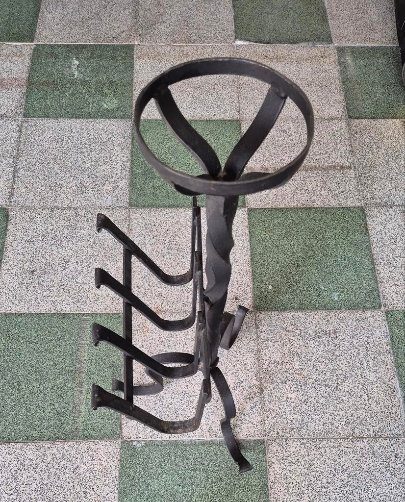Krantenrek smeedwerk., Enlèvement