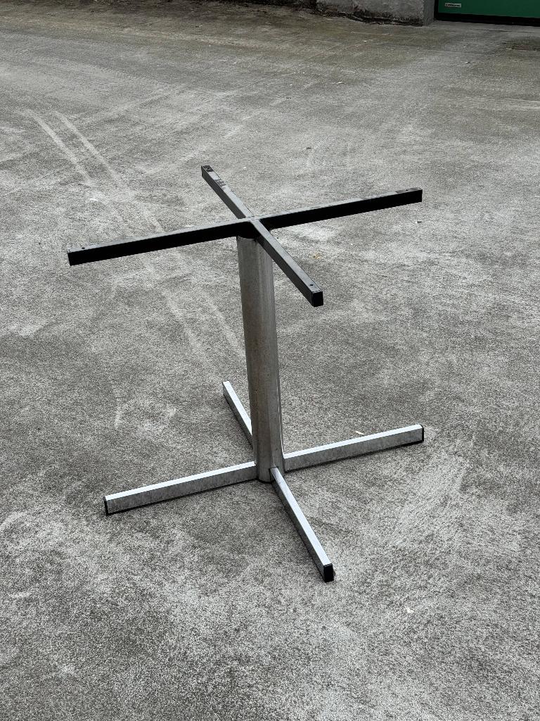 Pied de table central en métal / inox, Maison & Meubles, Pièces pour table, Enlèvement, Utilisé, Métal, Pied de table