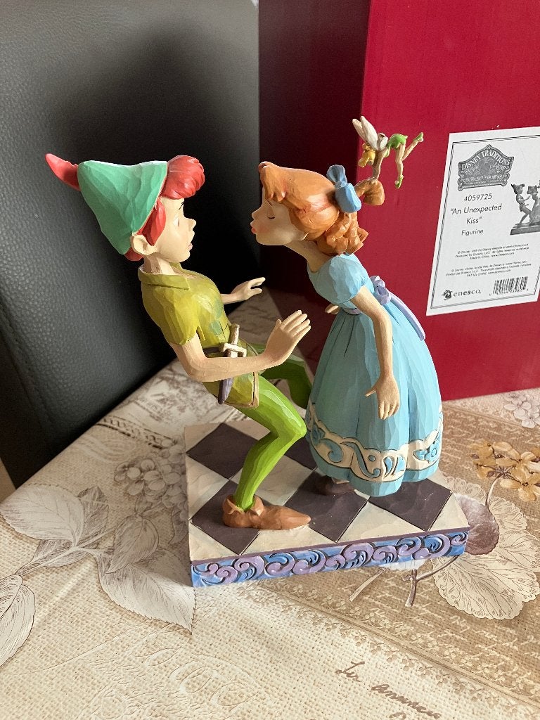 Disney Traditions - An Unexpected Kiss (Peter and Wendy ), Verzamelen, Disney, Ophalen of Verzenden, Peter Pan of Pinokkio, Nieuw