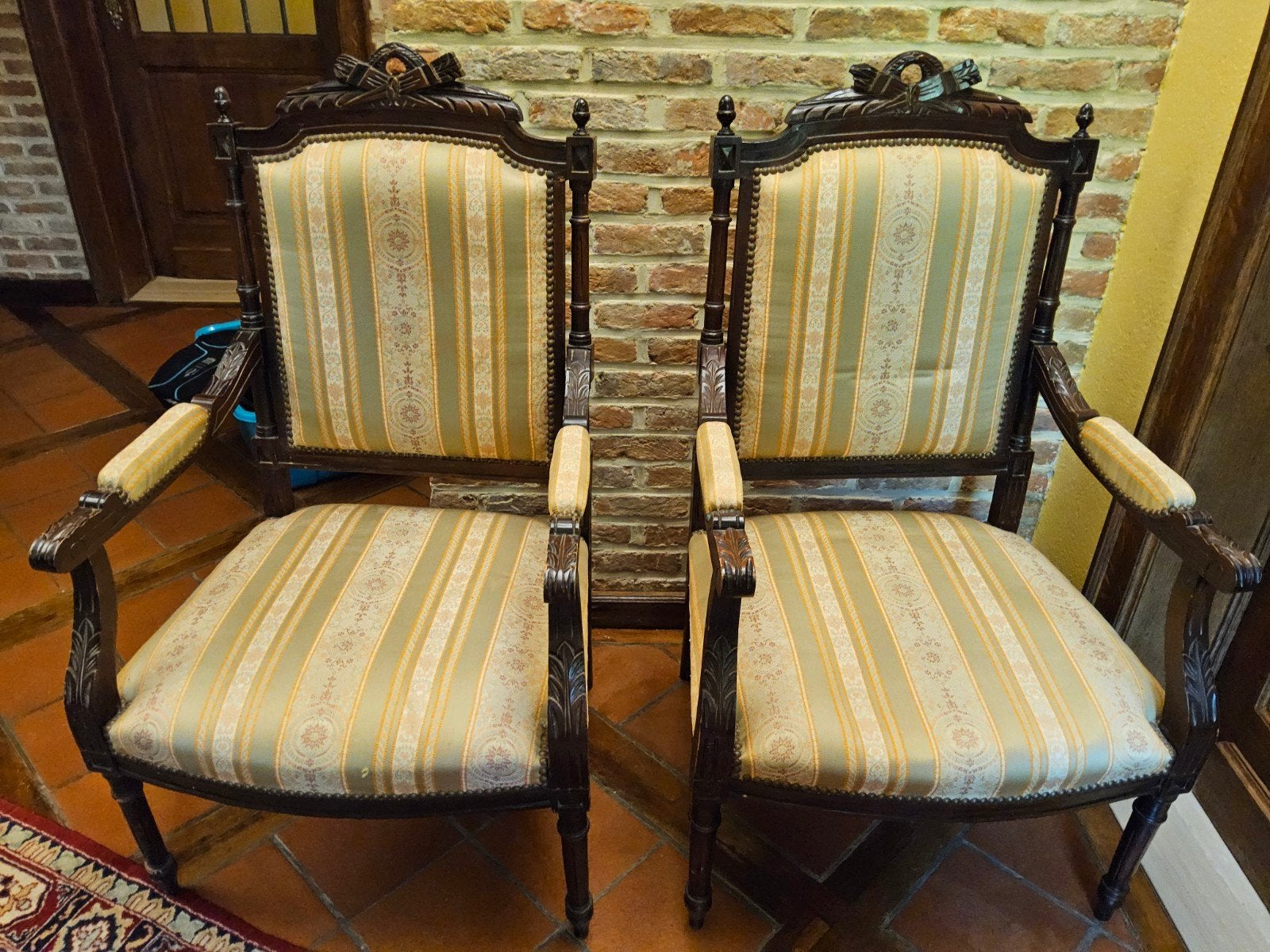 Fauteuils in Louis XVI stijl, Enlèvement