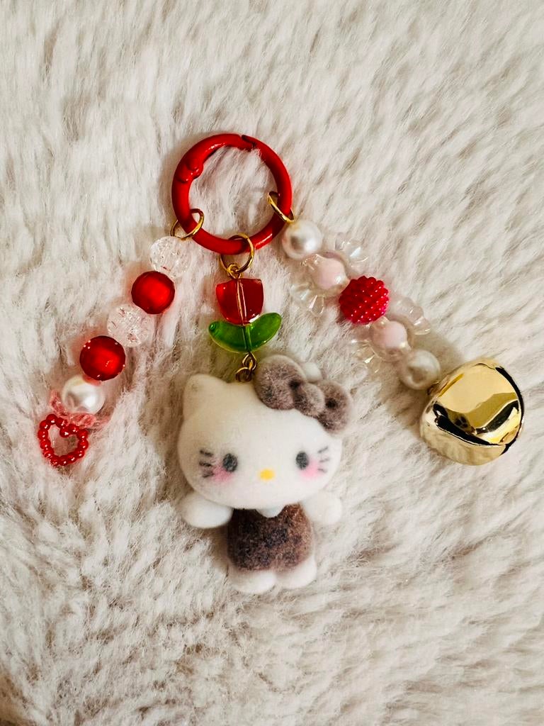 Bruine Outfit Hello Kitty Sleutelhanger, Ophalen of Verzenden, Nieuw, Knuffel of Figuurtje