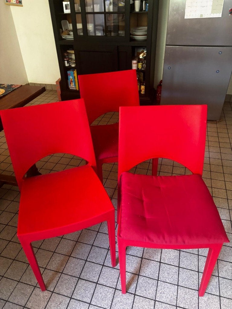 6 chaises en plastique dur rouge, Maison & Meubles, Chaises, Rouge, Synthétique, Enlèvement, Cinq, Six Chaises ou plus