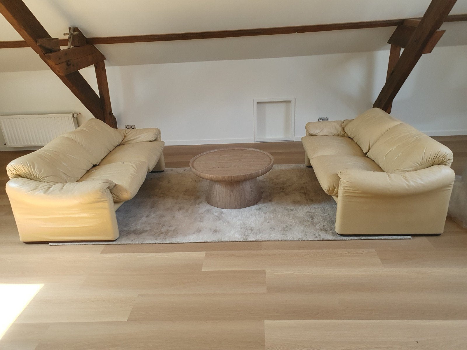 Ensemble de canapé en cuir beige Magistrelli 2x deux places, Design, Banc droit, Enlèvement, Utilisé