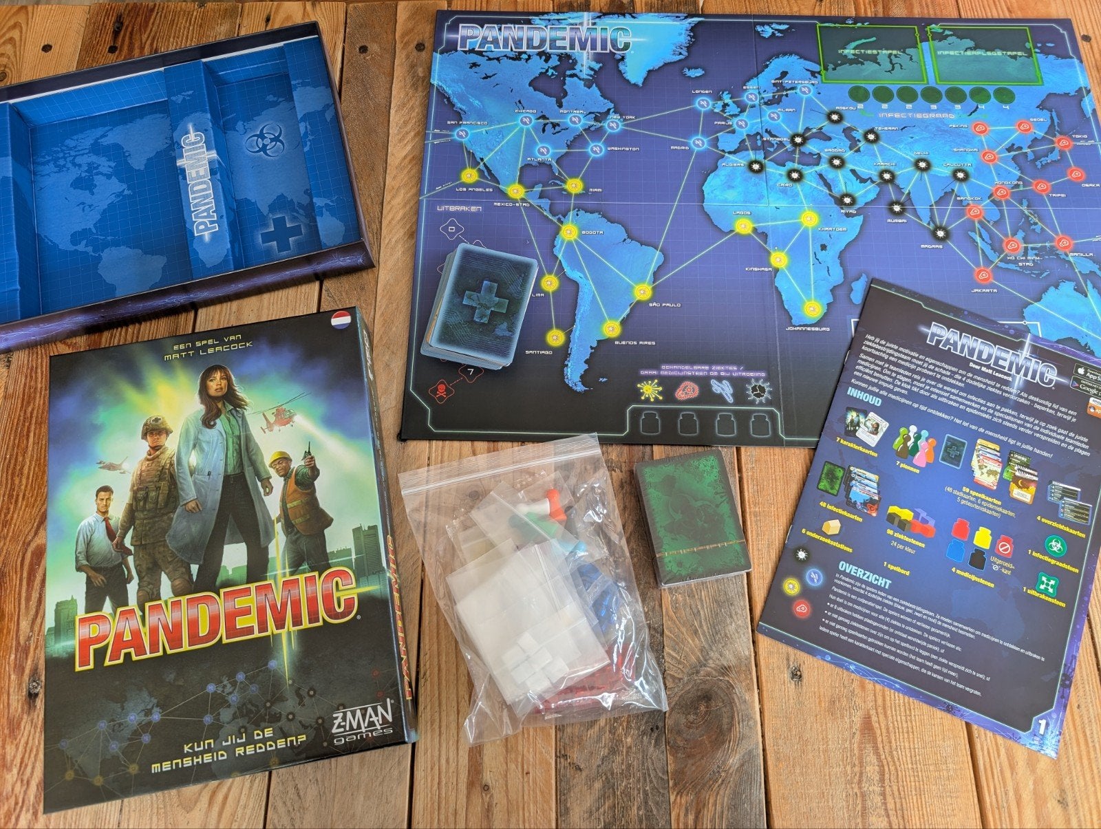 Pandemic - Z-Man Games - bordspel, Hobby en Vrije tijd, Gezelschapsspellen | Bordspellen, Een of twee spelers, Ophalen of Verzenden