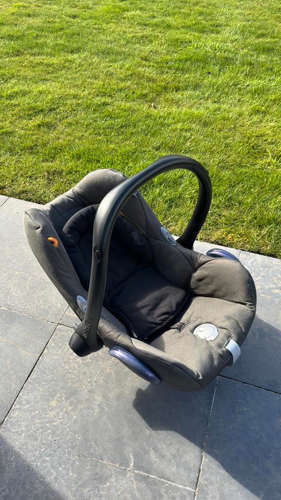 Maxi Cosi met verkleinkussen en schaduwdoek, Kinderen en Baby's, Autostoeltjes, Ophalen, Gebruikt, Maxi-Cosi, Autogordel
