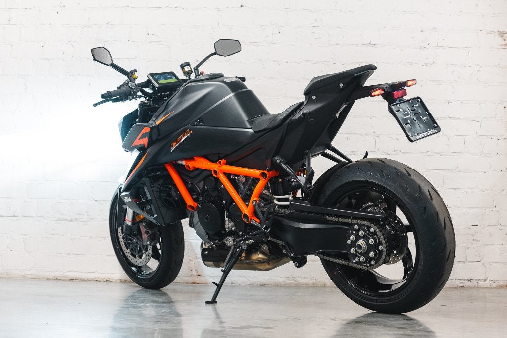 KTM 1390 SUPER DUKE R 2026 BLACK, Motoren, 2 cilinders, Occasion, Motorrijbewijs A, Bedrijf
