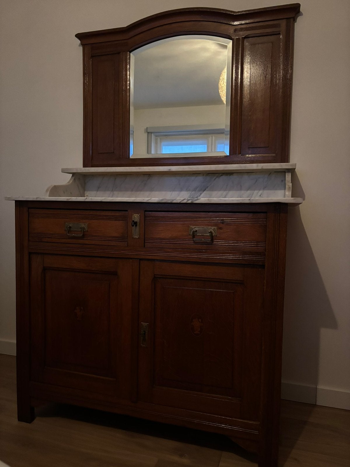 Commode ancienne avec plateau en marbre blanc et miroir., Enlèvement