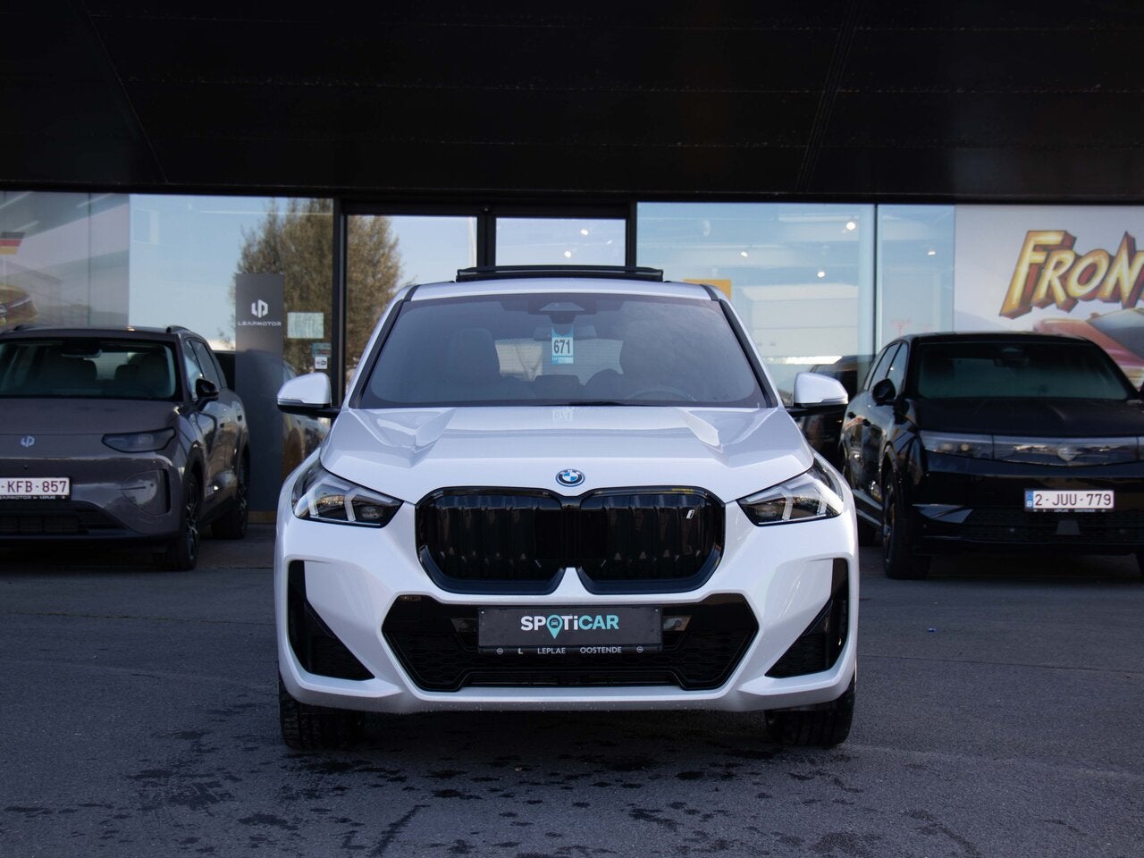 BMW iX1 xDrive30 270PK |CAMERA|NAVI|CARPLAY|OPEN DAK|, Zwart, 0 kg, Wit, 5 zetels
