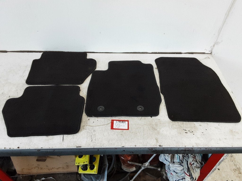 JEU DE TAPIS Ford EcoSport (JK8) (01-2013/04-2015), Mevr. I. Hauben, Rue de l'Espoir 34 34
4030  GRIVEGNÉE, BE, Info@Collignon.be