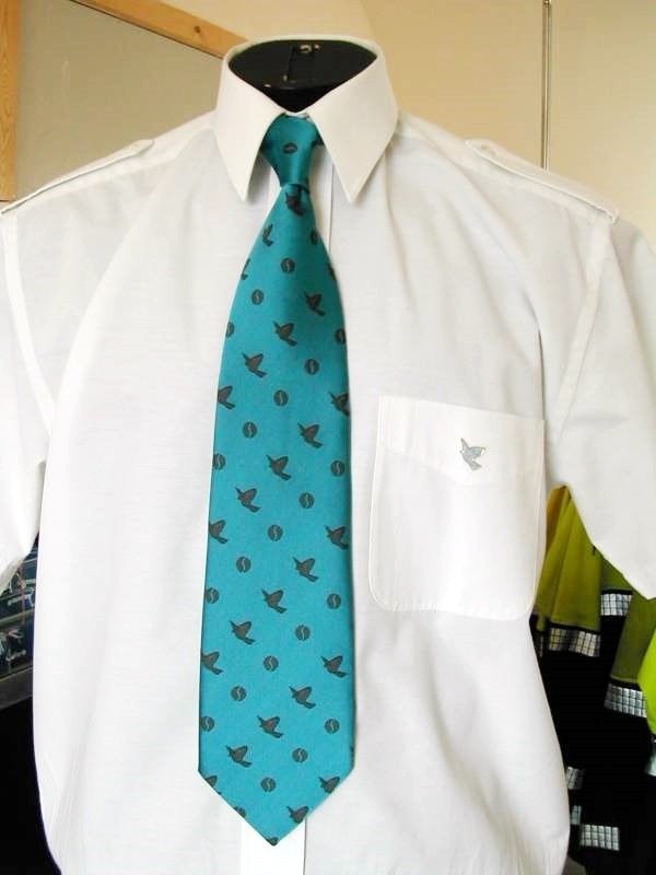 Sabena Crew Das 'L'Oiseau de Ciel' Turquoise René Magritte, Enlèvement ou Envoi, Objet, Bleu, Textile