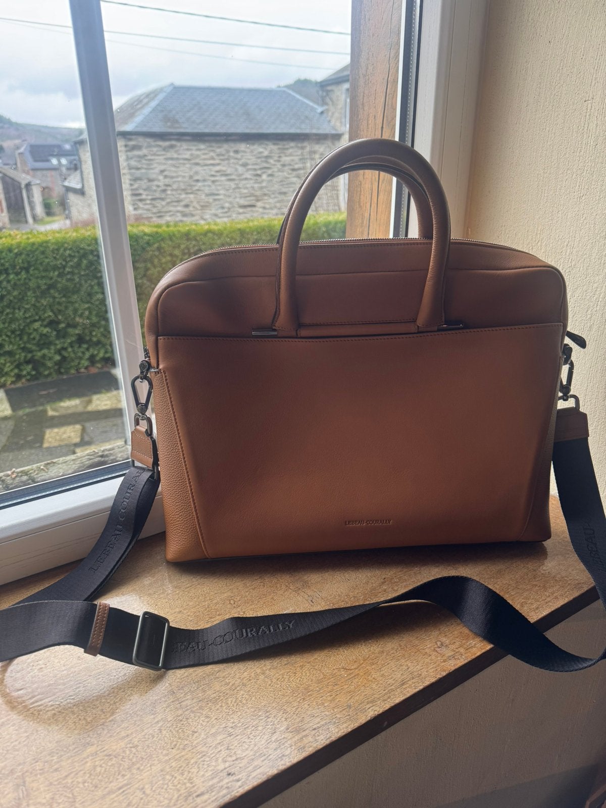 Brieventas of laptop tas - merk: Lebeau Courally, Ophalen, Bruin, Zo goed als nieuw, Schoudertas