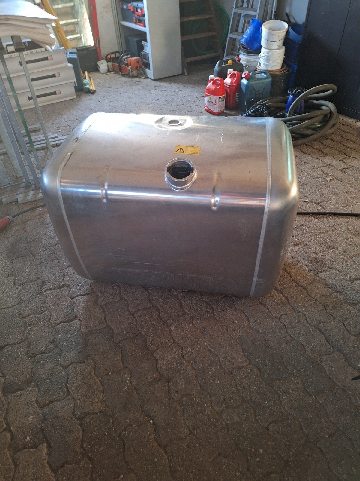 Nieuwe dieseltank ongebruikt. Aluminium, Ophalen