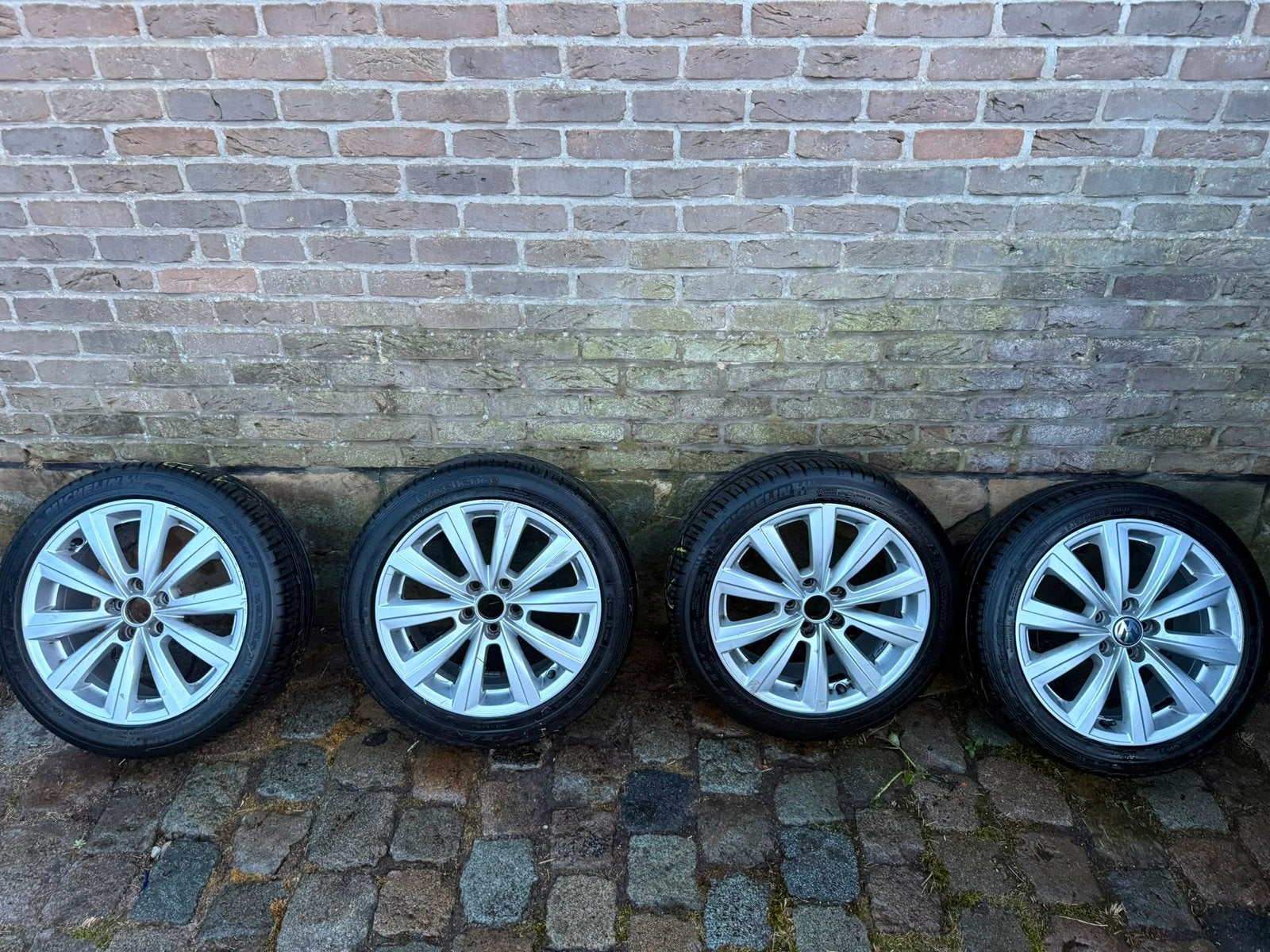 Joli ensemble de jantes Volkswagen Polo avec pneus, Pneus et Jantes, 16 pouces, Véhicule de tourisme, Pneus été