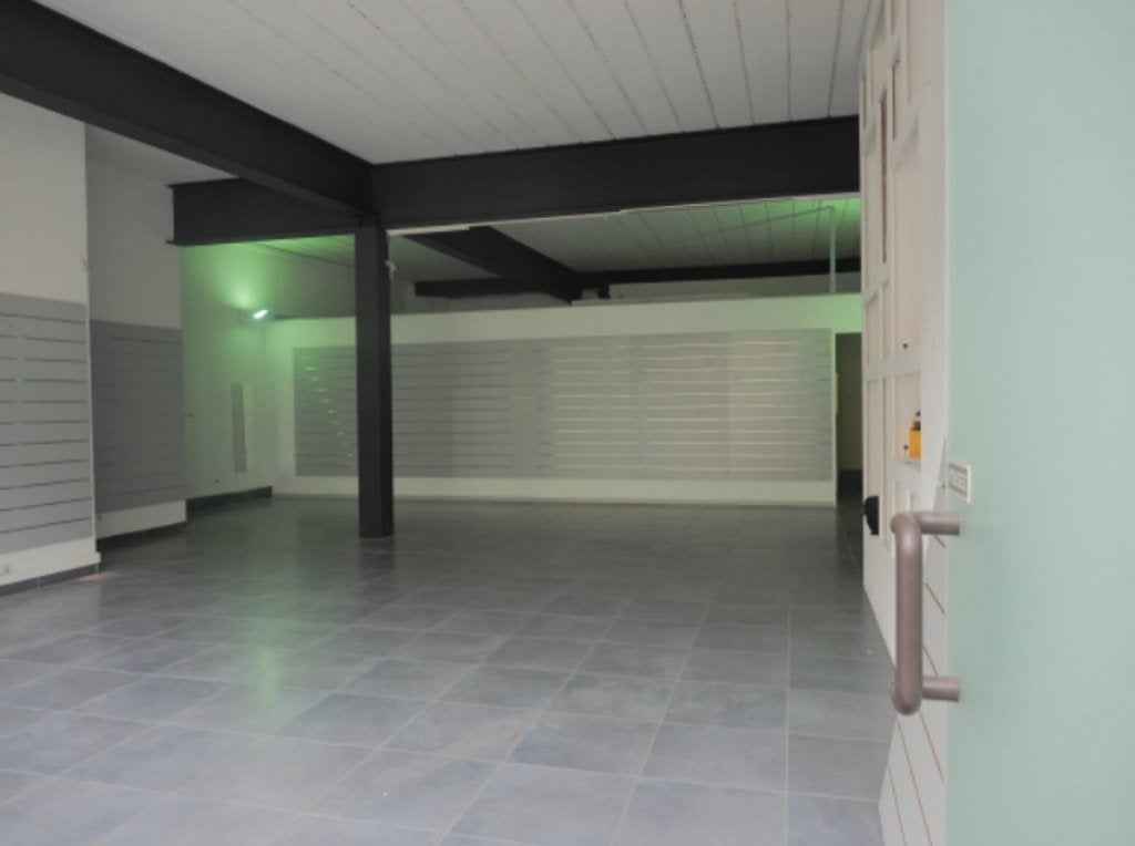 Surface Bureau /  Commerce, 100 m², Namur (ville), Saint-servais, En direct du propriétaire