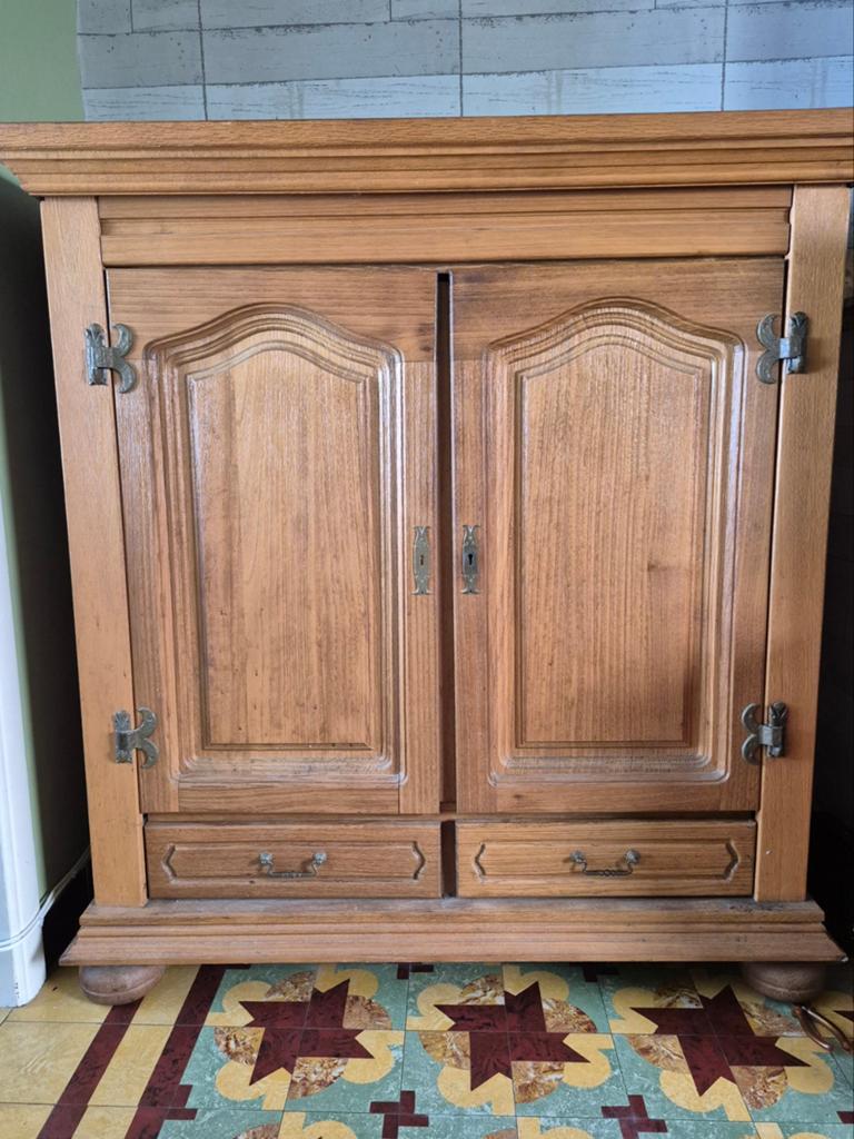 Armoire en bois lourd, Enlèvement