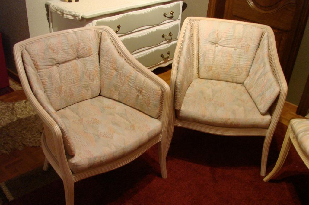 brocante: 2 zeteltjes deknuddt en 2 stoelen, Ophalen