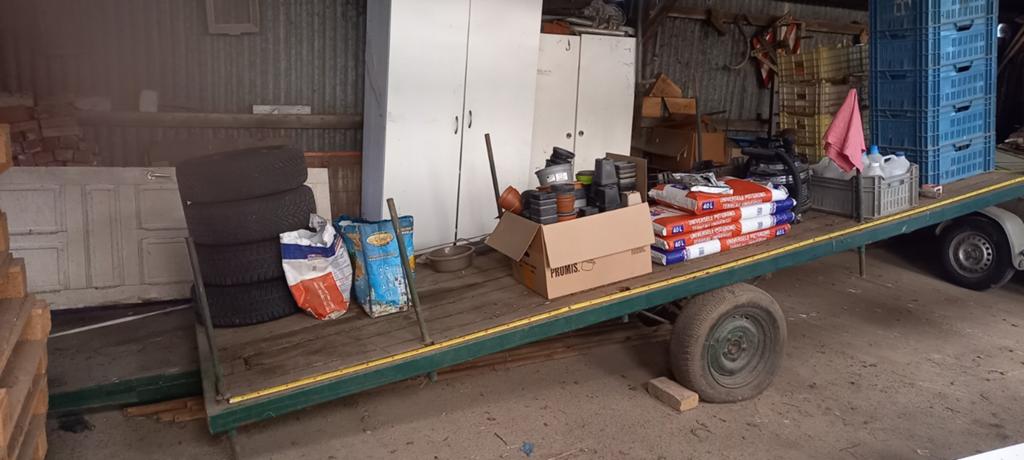 Platte kar voor tractor of carnaval wagen met dissel, Zakelijke goederen, Ophalen