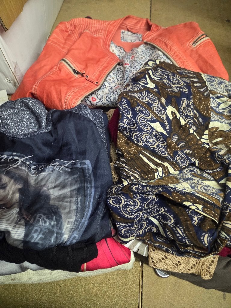 Kledijbundel dames xxl, Vêtements | Femmes, Packs de vêtements pour femmes, Enlèvement, Porté, Taille 46/48 (XL) ou plus grande