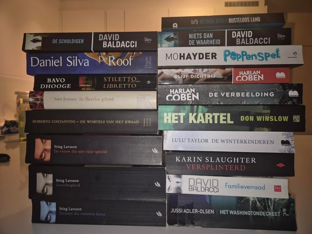 Pakket van 18 thrillers met oa De Millennium Trilogie, Boeken, Ophalen