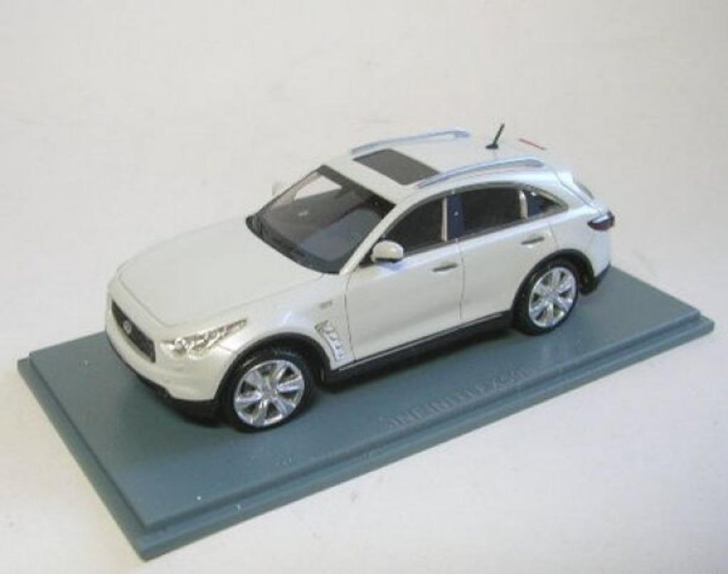 1:43 Neo 44541 Infiniti FX 50 S Moonlight white 2009 - 2011, Enlèvement ou Envoi, Comme neuf, Voiture