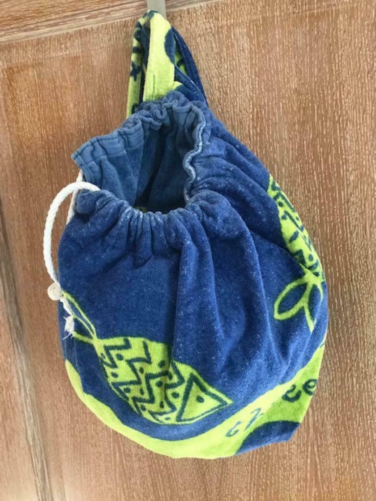 Handdoek - 140x80cm - omvormbaar tot rugzak (zn4870), Ophalen of Verzenden, Zo goed als nieuw, Blauw, Handdoek