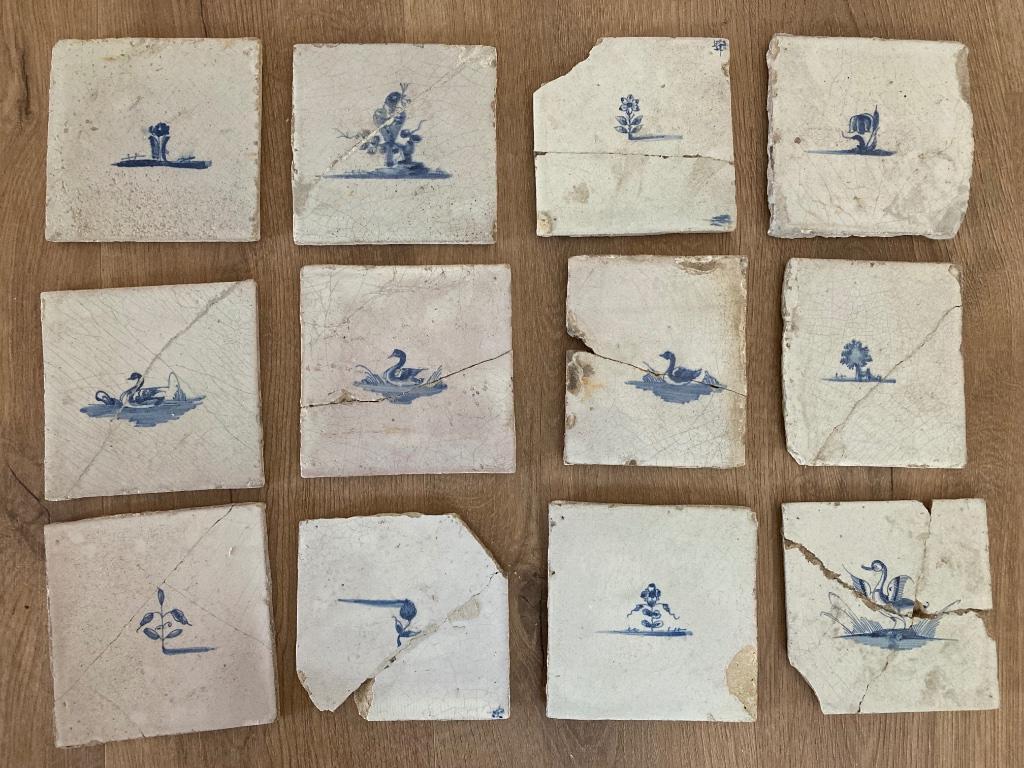 12 antieke witjes (keramische wandtegels), Ophalen