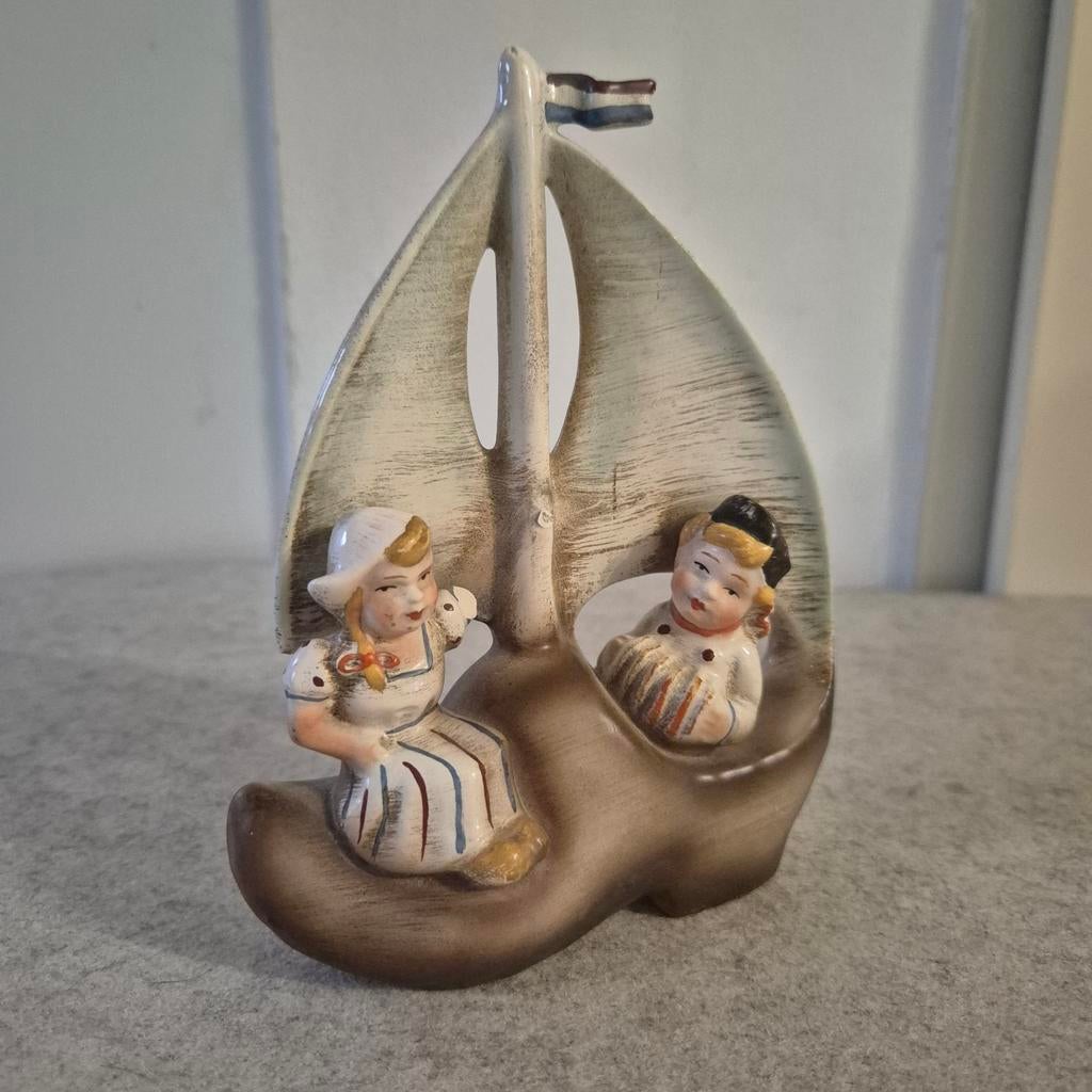 Vintage beeldje, kinderen in klomp Jema Holland, Antiek en Kunst, Antiek | Keramiek en Aardewerk, Ophalen of Verzenden