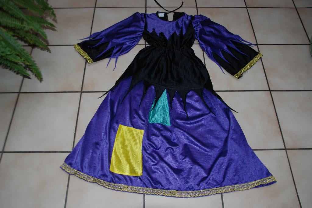 Carnaval Déguisement Robe de sorcière noire et mauve T140!, Enfants & Bébés, Costumes de carnaval & Déguisements, Utilisé, Fille