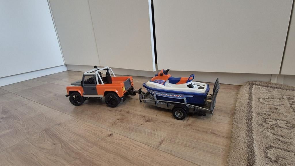 Bruder Land Rover Defender + aanhangwagen met jetski, Ophalen