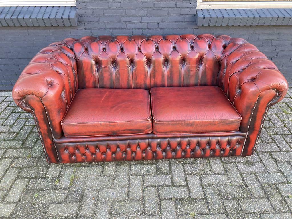 CHESTERFIELD 2.5 ZIT ZETEL OXBLOOD ROOD GRATIS GELEVERD!, Antiek en Kunst, Ophalen of Verzenden