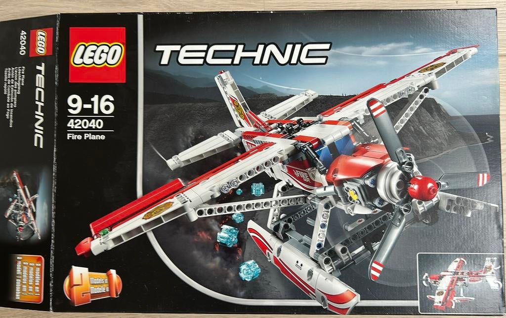 LEGO Technic Brandblus Vliegtuig - 42040 (incl doos+boekjes), Kinderen en Baby's, Speelgoed | Duplo en Lego, Ophalen of Verzenden