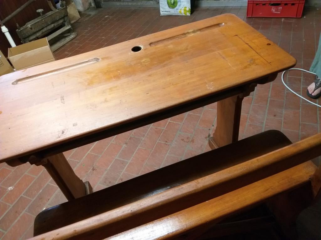 Ancien banc d'école en bois, Enlèvement