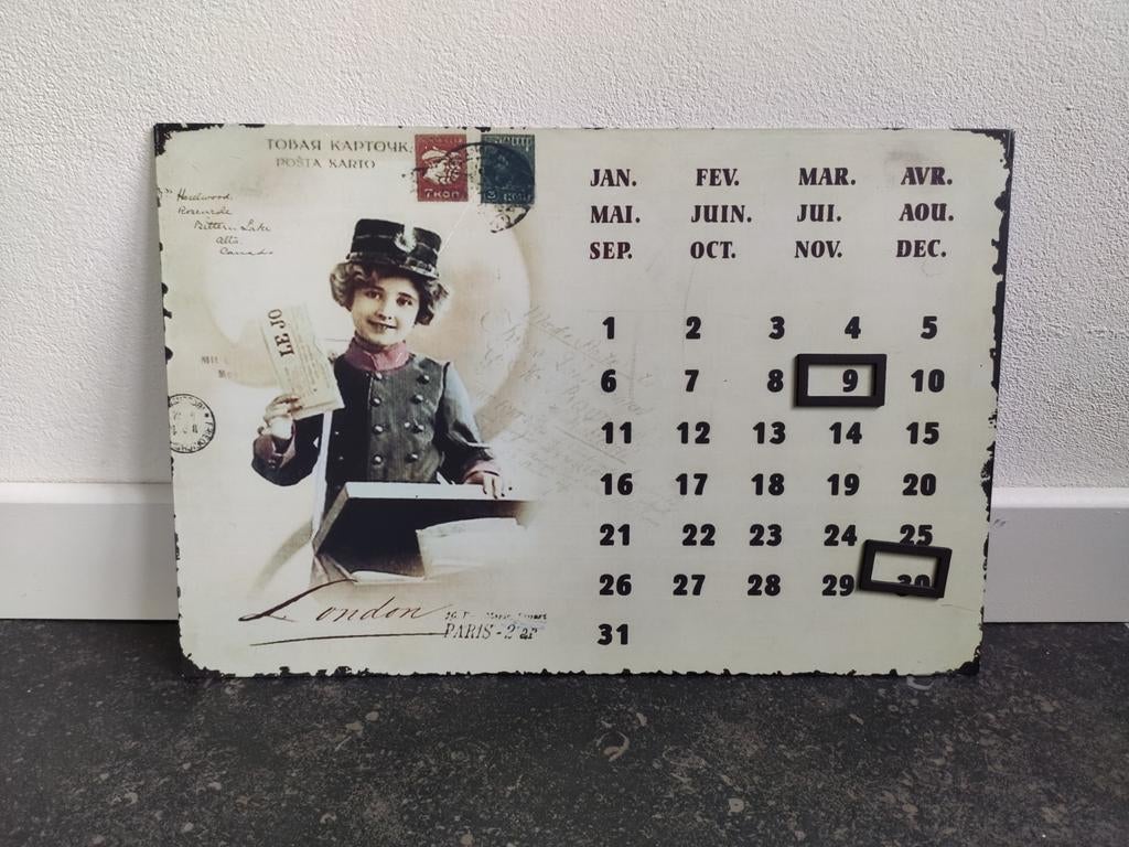 Metalen plaat kalender, Huis en Inrichting, Woonaccessoires | Memoborden, Ophalen