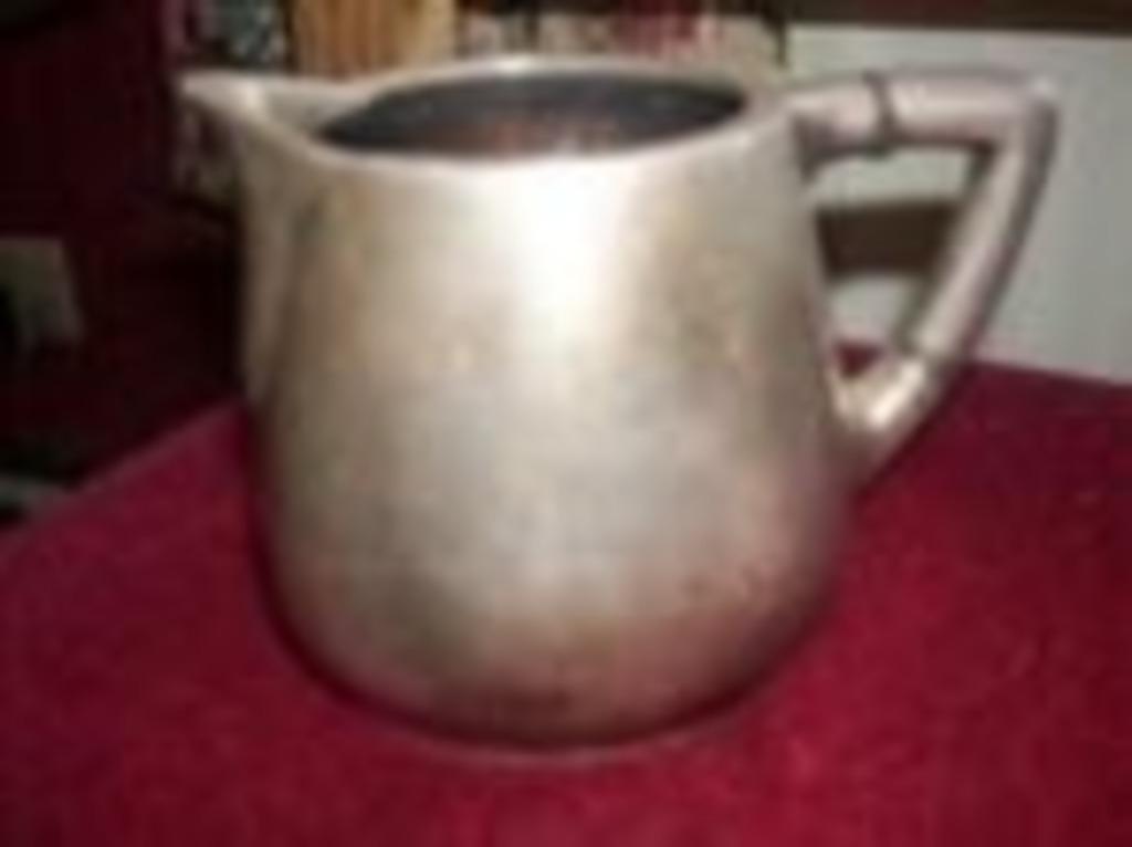 N pot à  lait en argent initiale R, Enlèvement, Argent