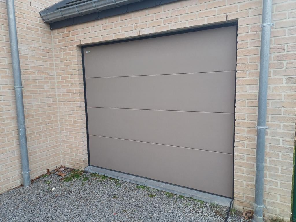 Porte de garage sectionnelle isolée 250x200 Halloin motorisé, 200 cm ou plus, Fonctionnement électrique, Brun, Enlèvement